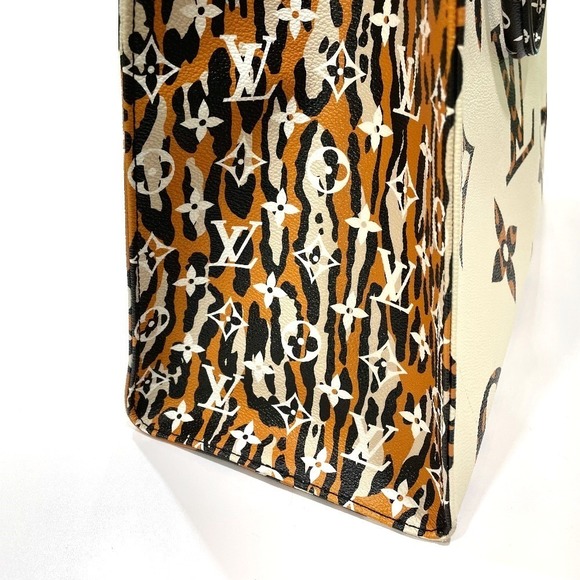 Louis Vuitton Monogram Jungle On The Go GM Tote Bag Monogram - Picture 3 of 9